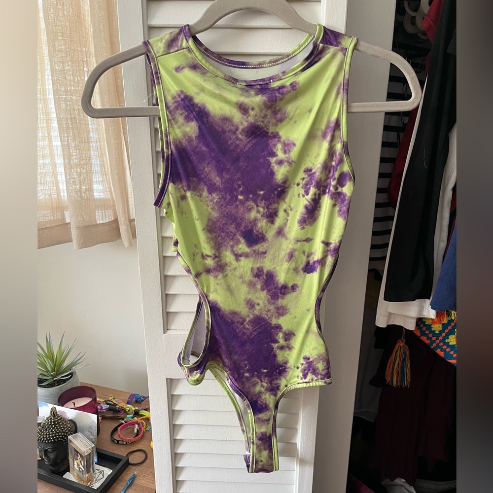 Prettylittlething Side cutouts bodysuit